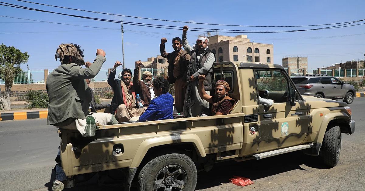 مقتل 12 شخصا في هجوم شنه الحوثيون على مطار الملك خالد الدولي في الرياض